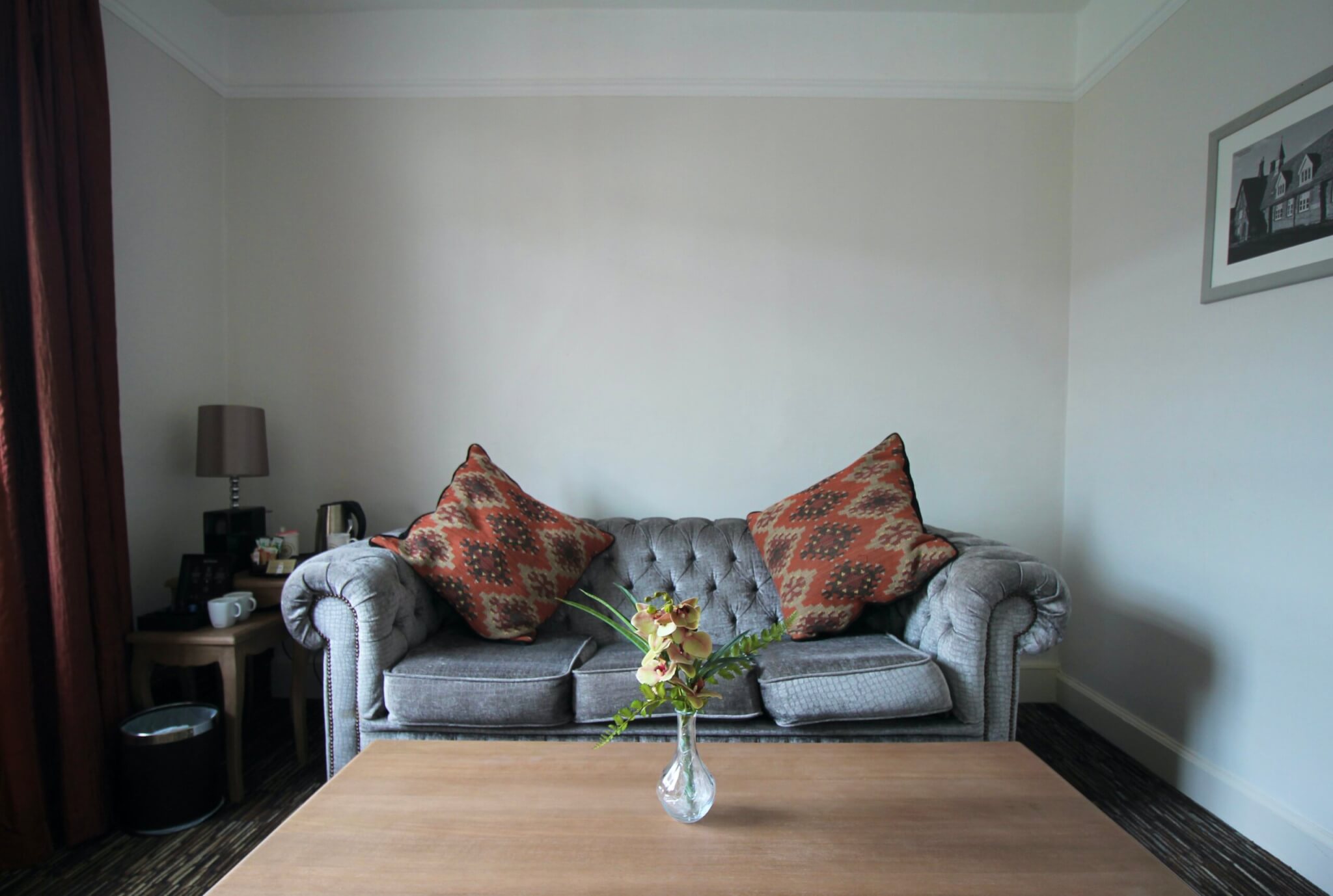 Saracens Head Hotel Deluxe Suite Sofa scaled