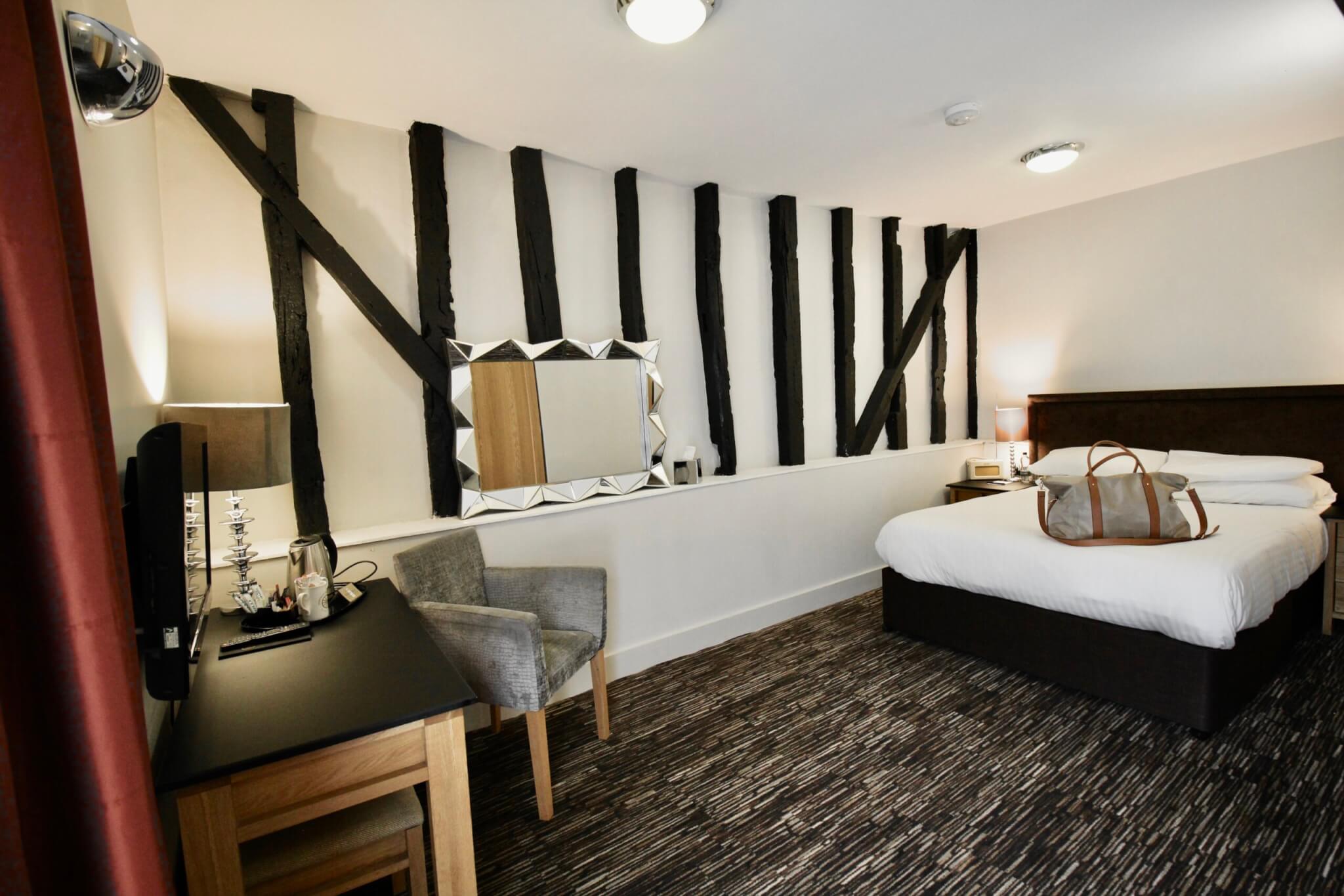 Superior Double Room Saracens Head Hotel Bedroom scaled